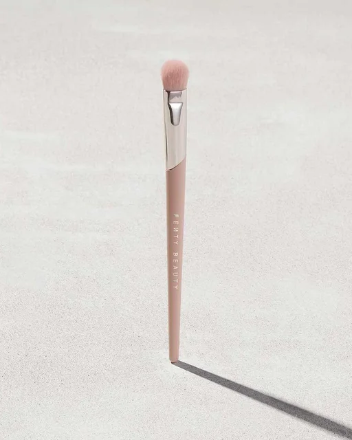 Fenty Plush Eyeshadow Brush 240
