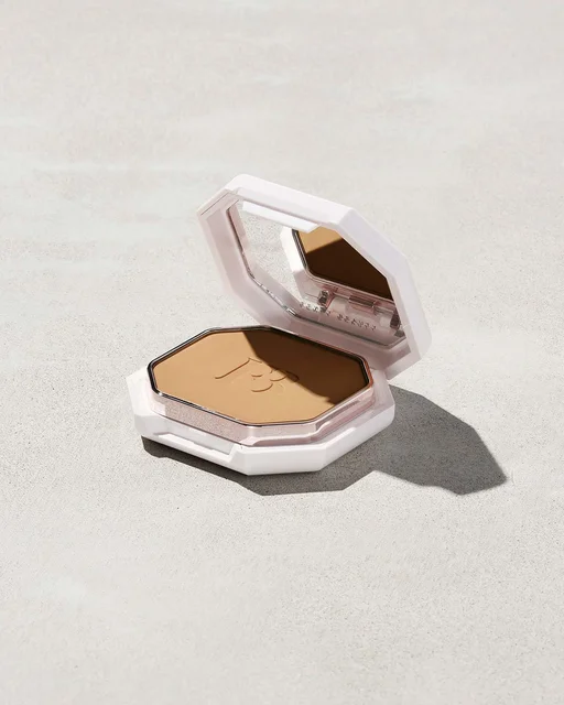 Fenty Pro Filt'r Soft Matte Powder Foundation — #235
